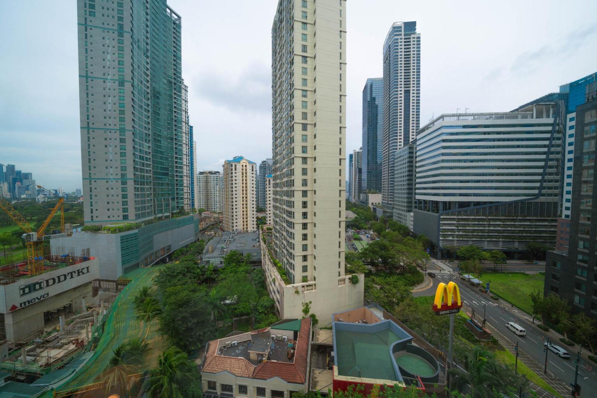 Prime Avant Bgc Location Apartments By Ph Staycation Manila Exterior foto