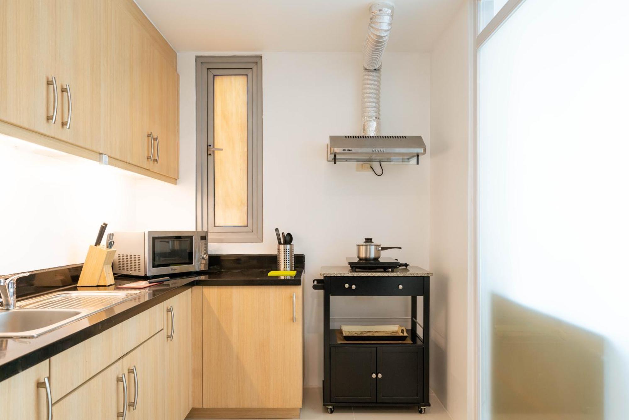 Prime Avant Bgc Location Apartments By Ph Staycation Manila Exterior foto